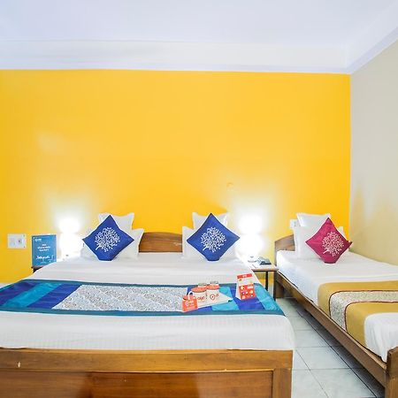 Breeze Hotel Силигури Екстериор снимка