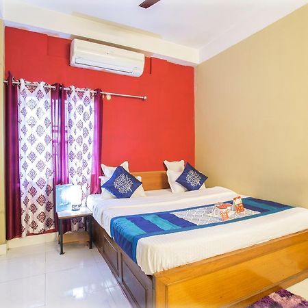 Breeze Hotel Силигури Екстериор снимка