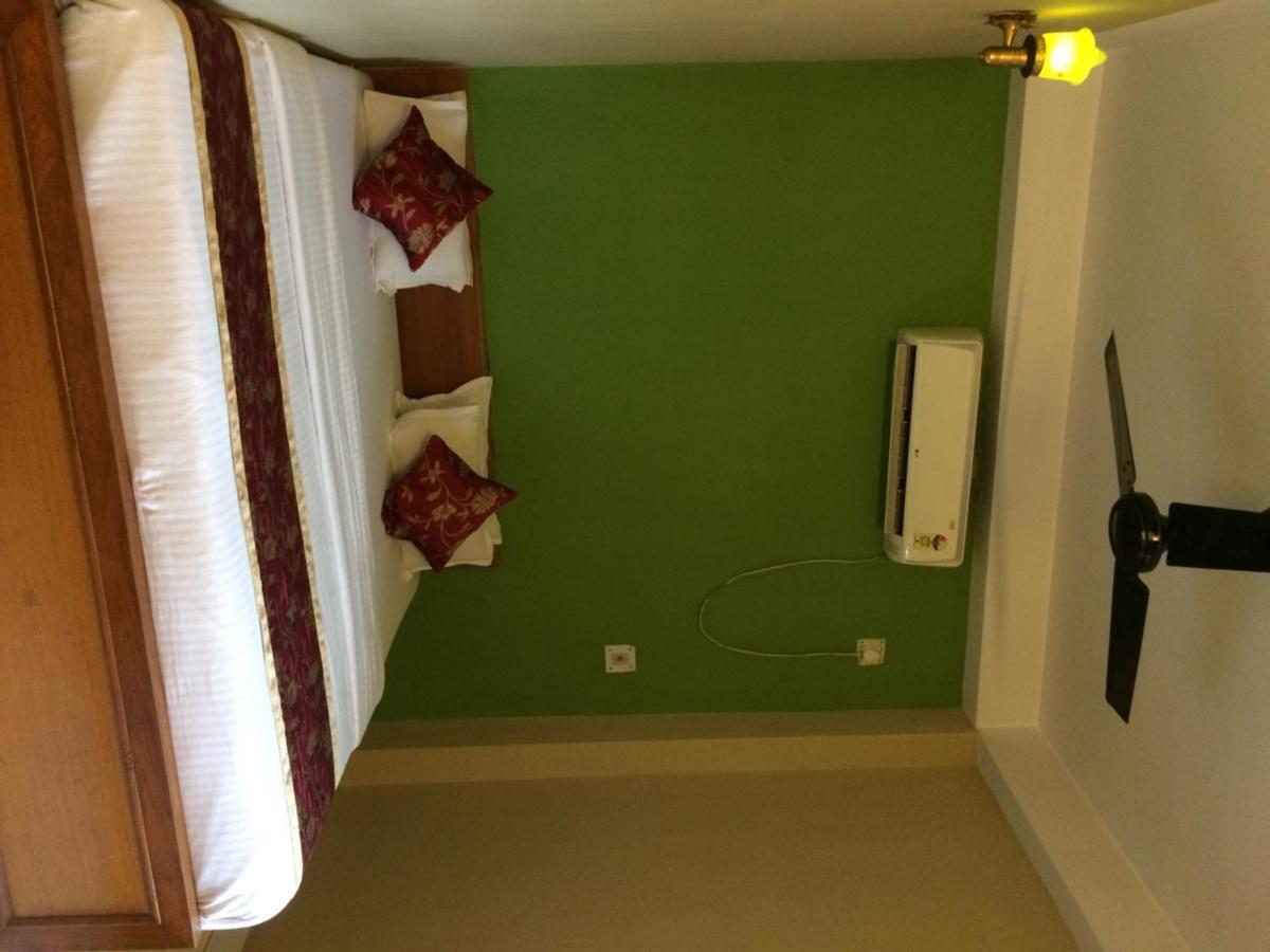 Breeze Hotel Силигури Екстериор снимка