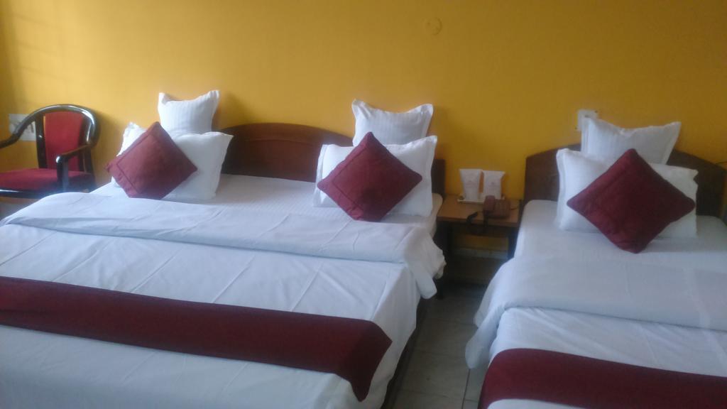 Breeze Hotel Силигури Стая снимка