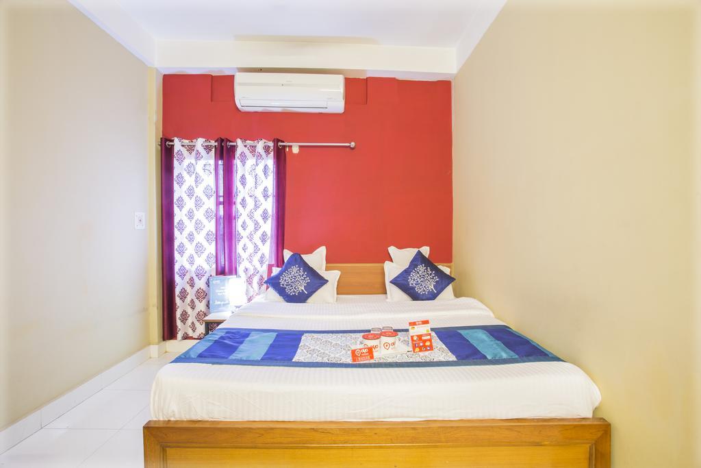 Breeze Hotel Силигури Стая снимка