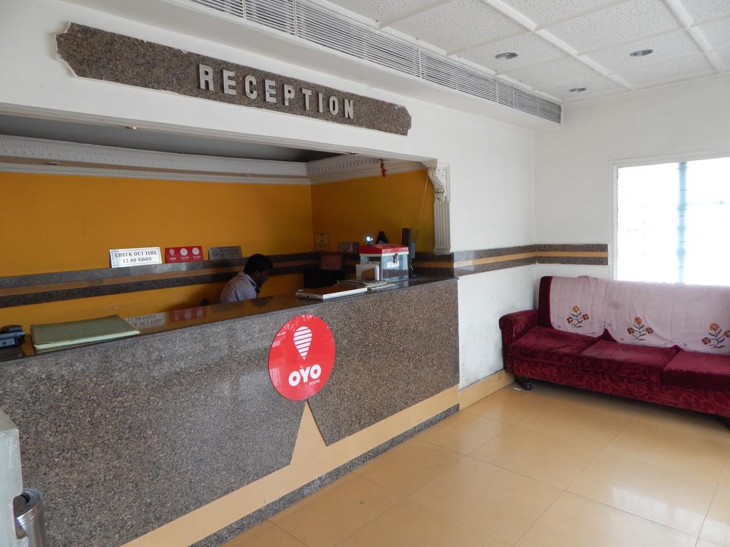 Breeze Hotel Силигури Екстериор снимка
