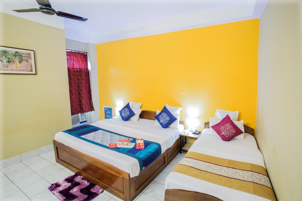 Breeze Hotel Силигури Екстериор снимка