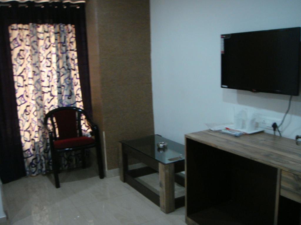 Breeze Hotel Силигури Стая снимка