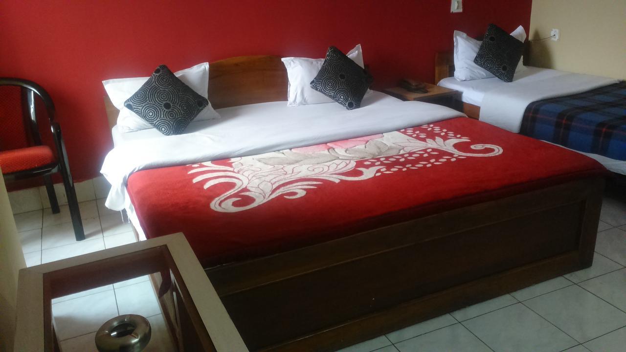 Breeze Hotel Силигури Екстериор снимка