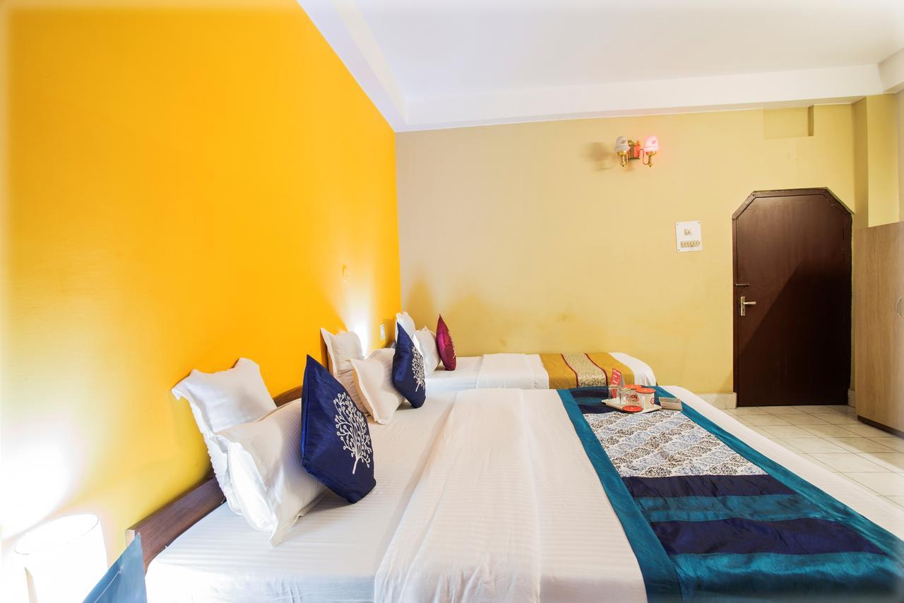 Breeze Hotel Силигури Екстериор снимка