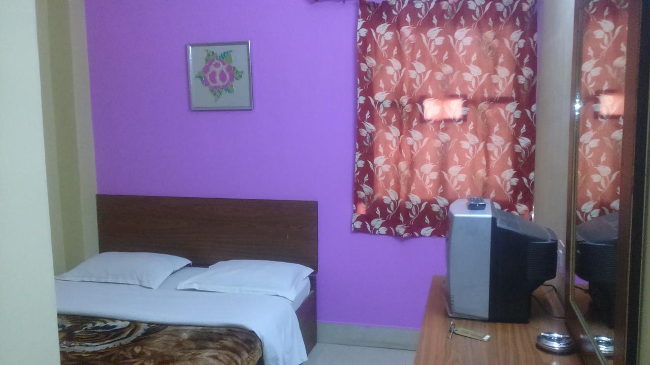 Breeze Hotel Силигури Екстериор снимка