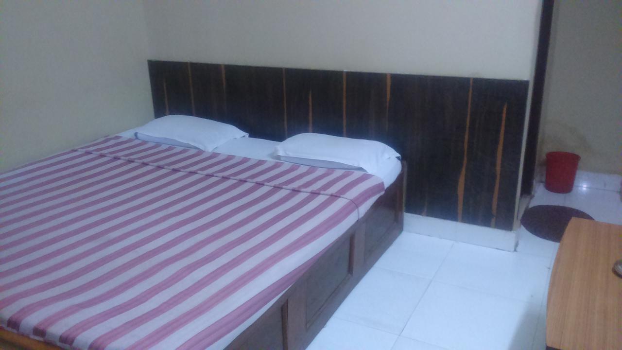 Breeze Hotel Силигури Екстериор снимка