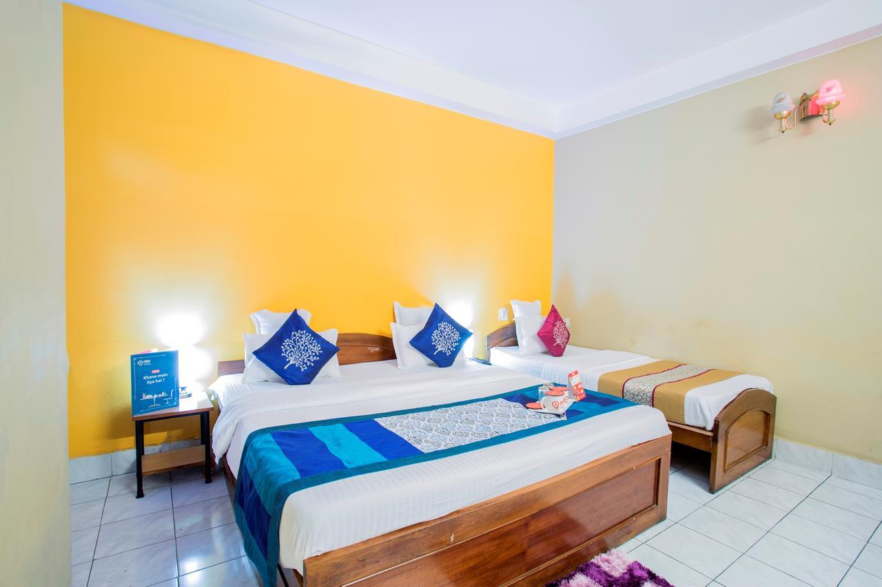 Breeze Hotel Силигури Екстериор снимка