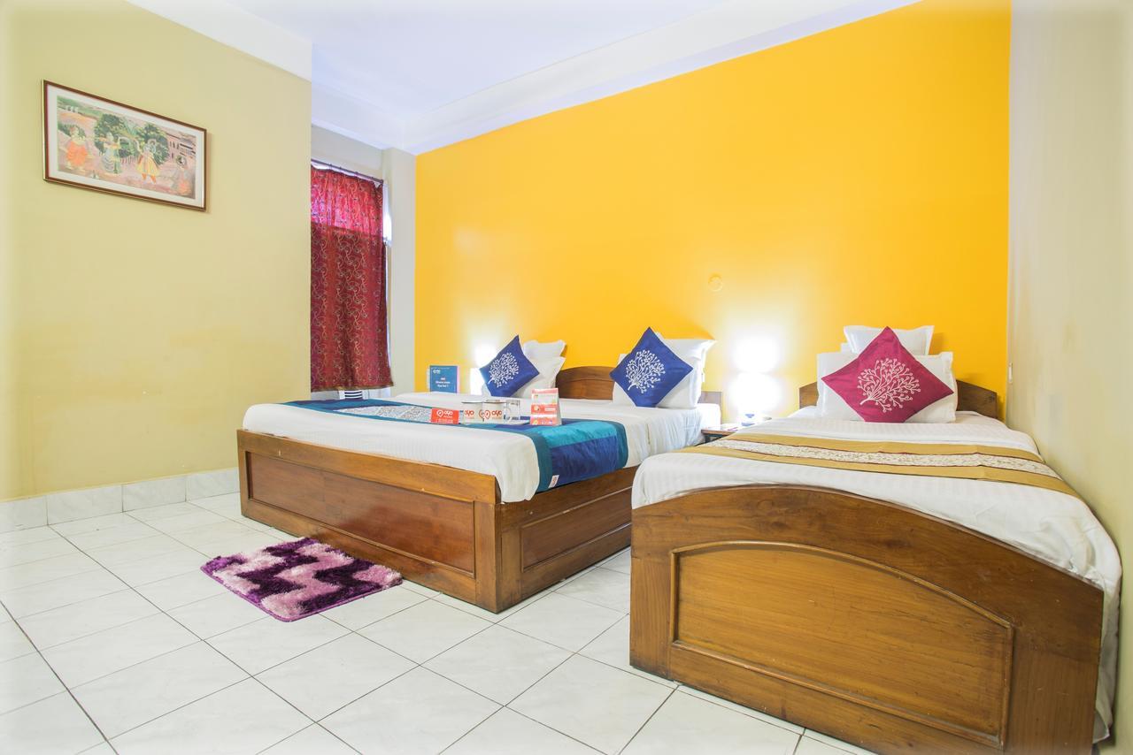 Breeze Hotel Силигури Екстериор снимка