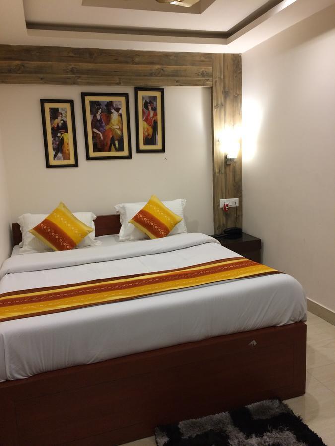 Breeze Hotel Силигури Екстериор снимка