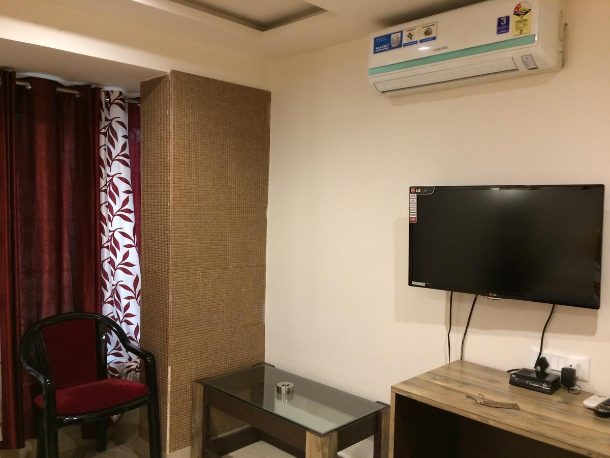 Breeze Hotel Силигури Екстериор снимка
